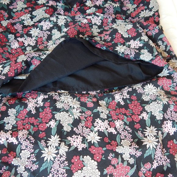 Ann Taylor Floral Ruffle Pencil Skirt Size 0 NWT - Picture 7 of 11